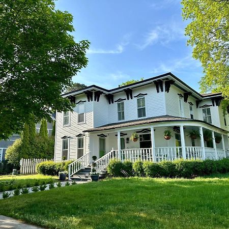 The Belvedere B&B Charlevoix Exterior photo